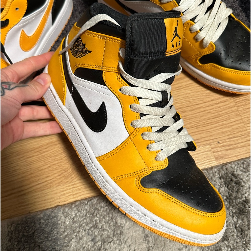 Jordan 1 Mid yellow